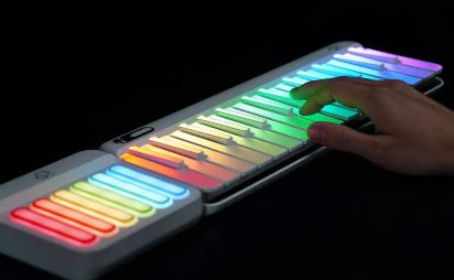 What’s the Difference Between a Digital Keyboard and a Digital Piano?