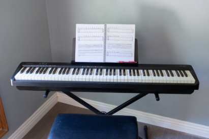 Best Inexpensive Keyboard Piano for Beginners (Homeschool Edition)