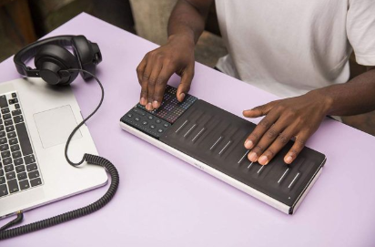 7 Smallest MIDI Keyboards – Portable Yet Potent Mini Controllers!