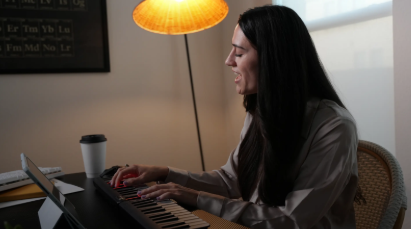 Guide to Choosing a Travel-Sized Piano
