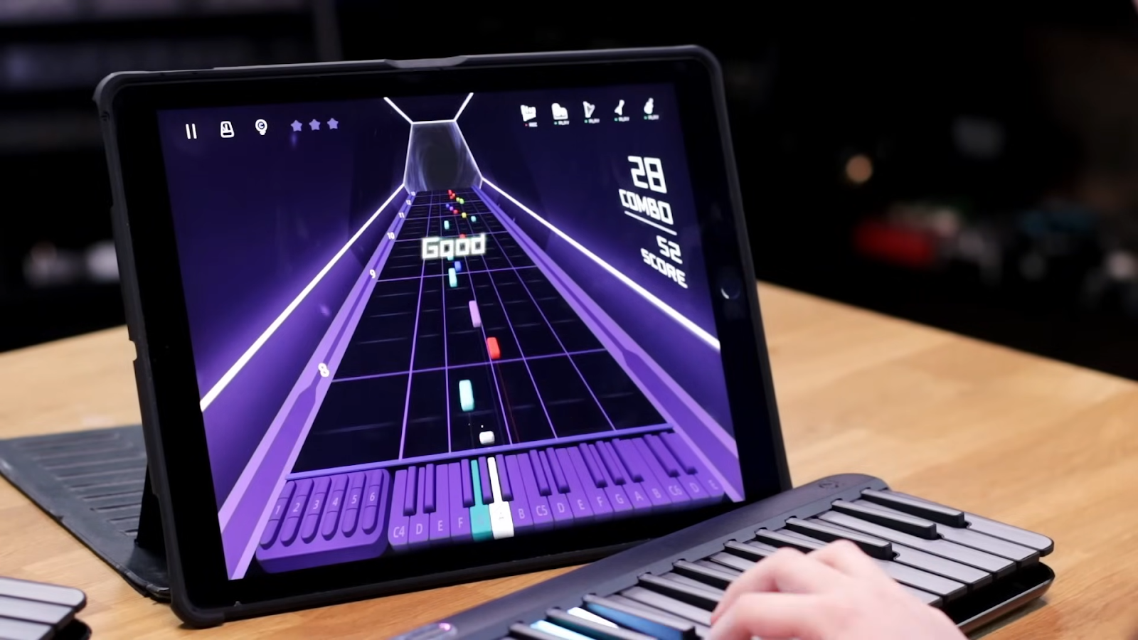 Best Keyboards with Built‑in Speakers for Small Rooms