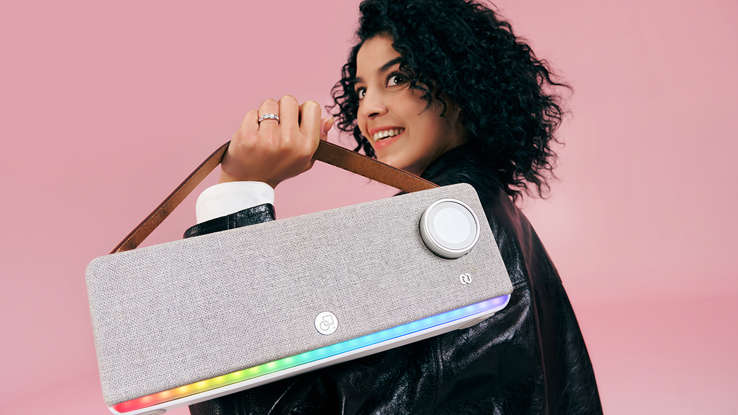 Headphones or Speakers for Learning? Pick by Scenario