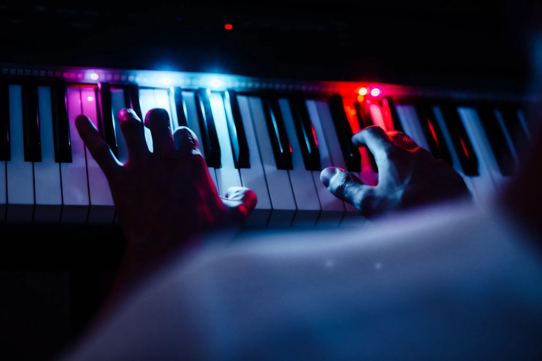 Want A keyboard that lights up keys according to a music-score via USB?